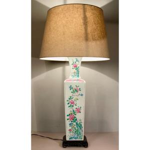 Art d’Asie Fin XIXème Grande Lampe En Porcelaine émaillée Décor Floral Chinoisant Signée 1900