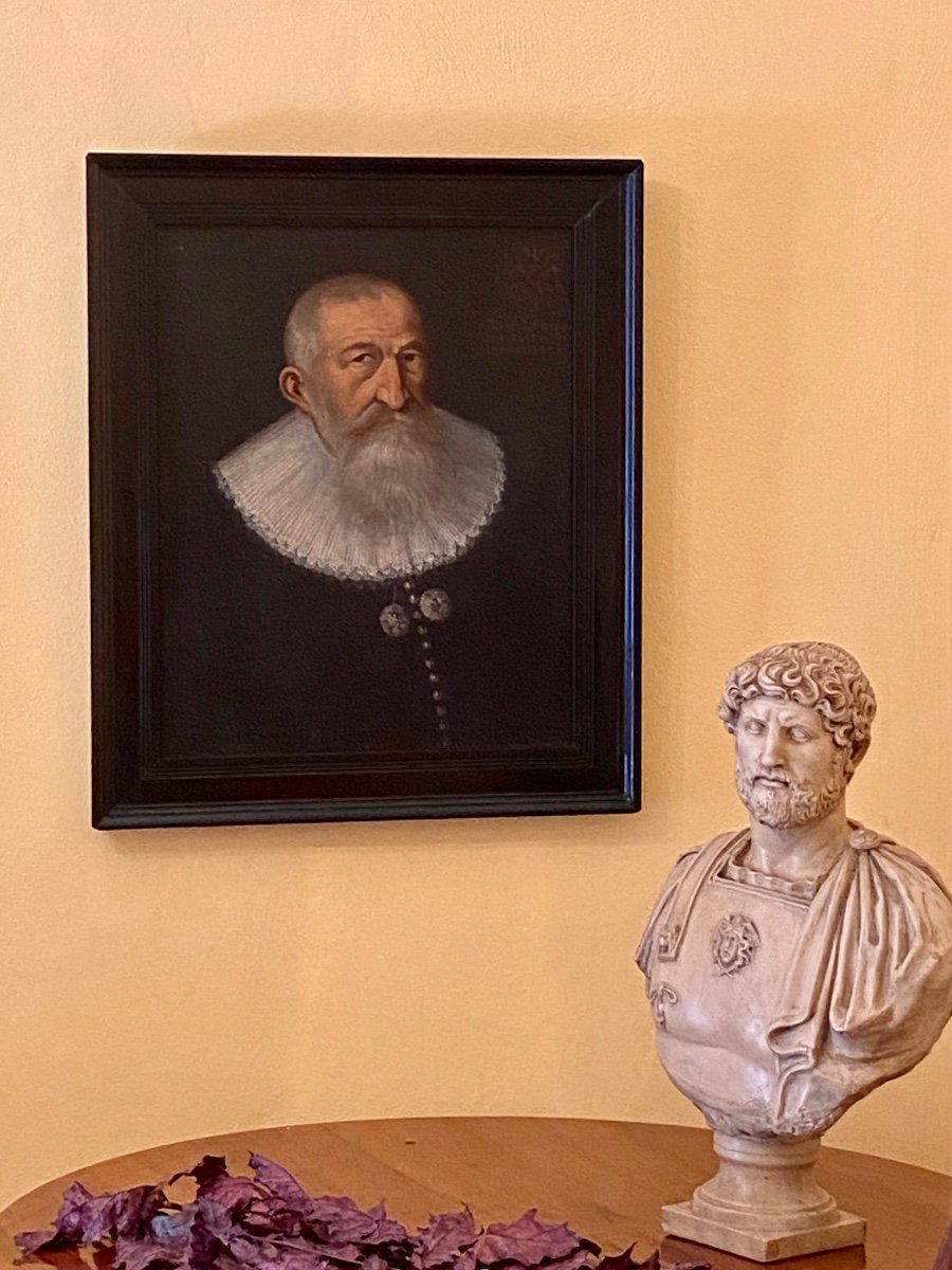 Portrait Of A Gentleman With Noble Coat Of Arms. 17th Century-photo-1