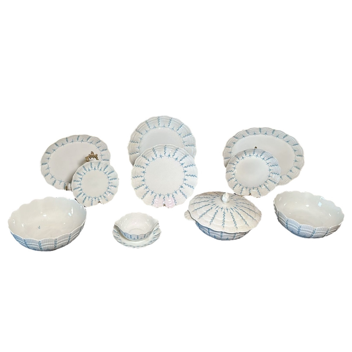 Service Of Plates Of 12 Porcelain Place Settings. Giraud-limoges France. XX Sec.