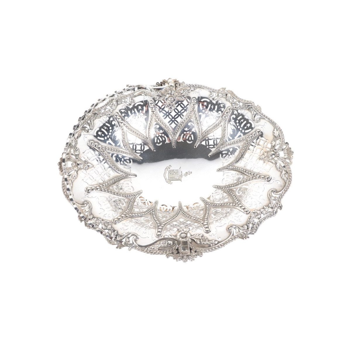 Panier en métal argenté. Angleterre, fin du siècle. XIXe