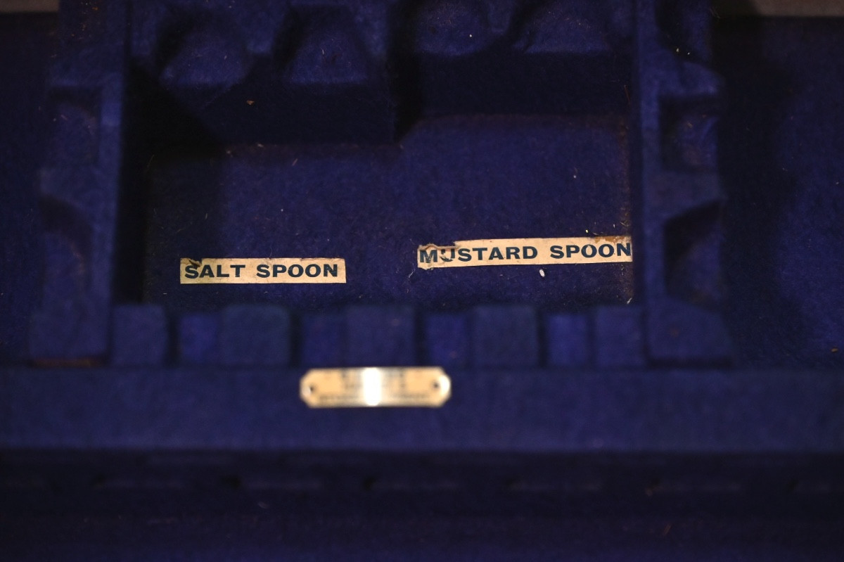 Boîte porte-couverts en noyer, avec tiroir amovible. Angleterre, XXe siècle-photo-2