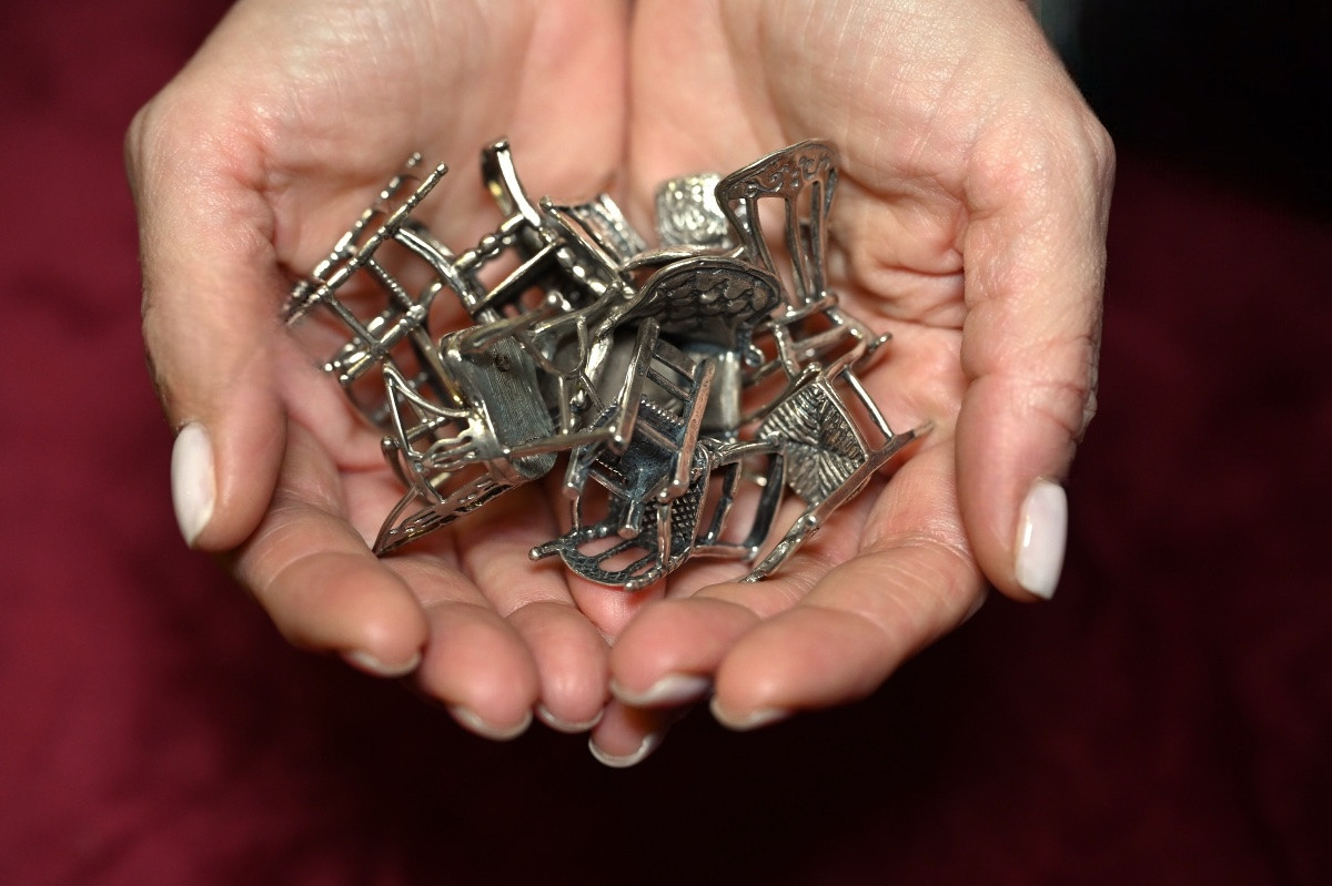 Ensemble de 11 Chaises Miniatures en Argent 800 – Italie, XXᵉ Siècle-photo-3