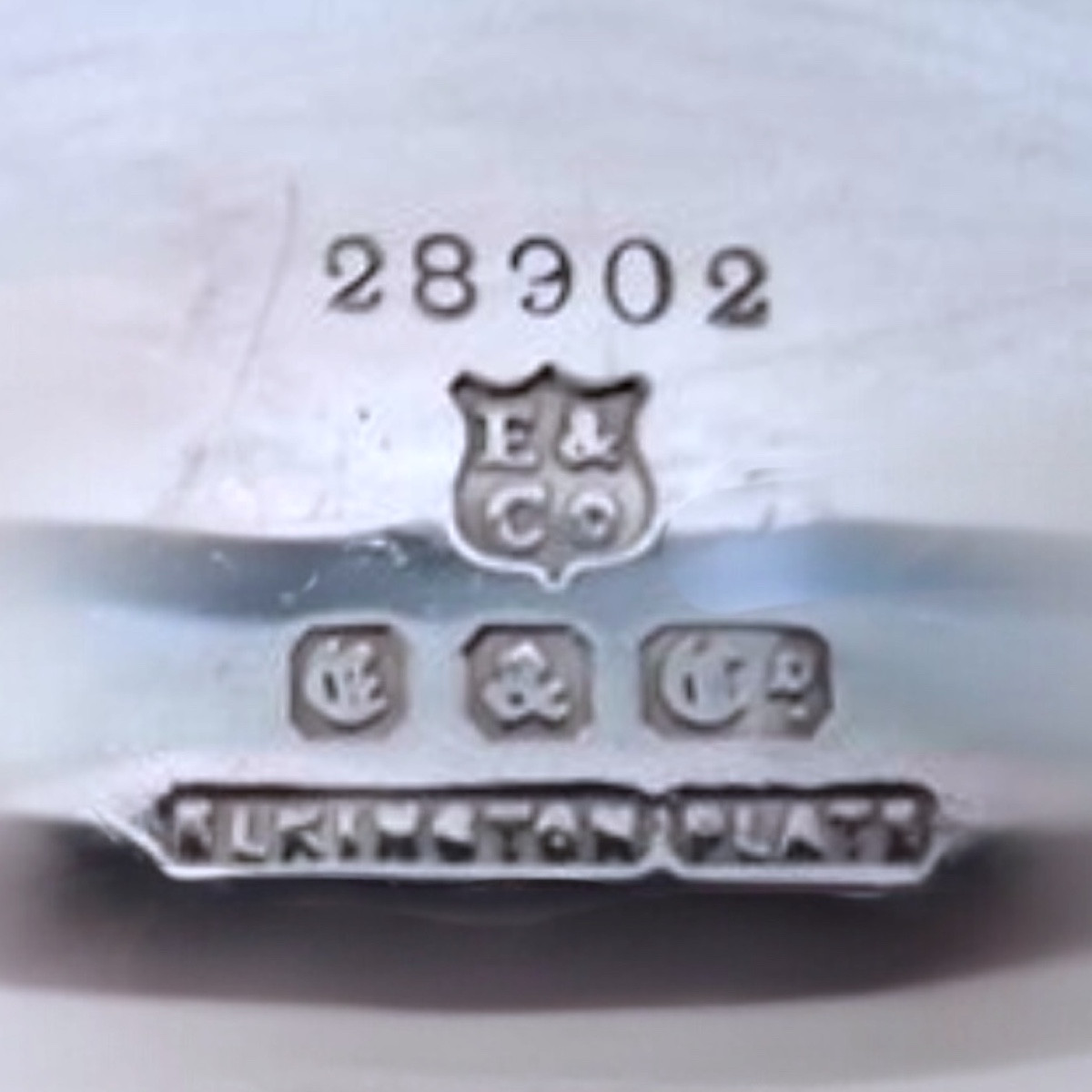 Paire de saucières jumelles avec couvercle. Angleterre, début du XXᵉ siècle.-photo-3