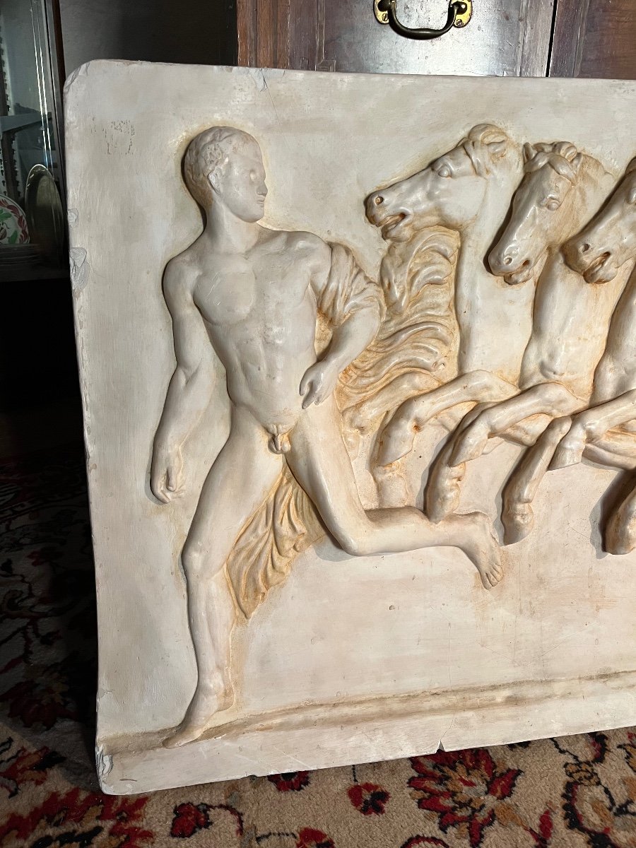 Important Bas- Relief En Plâtre -photo-1