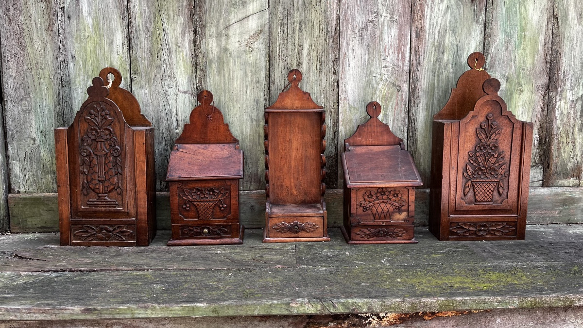 Cinq Boîtes provençales en noyer