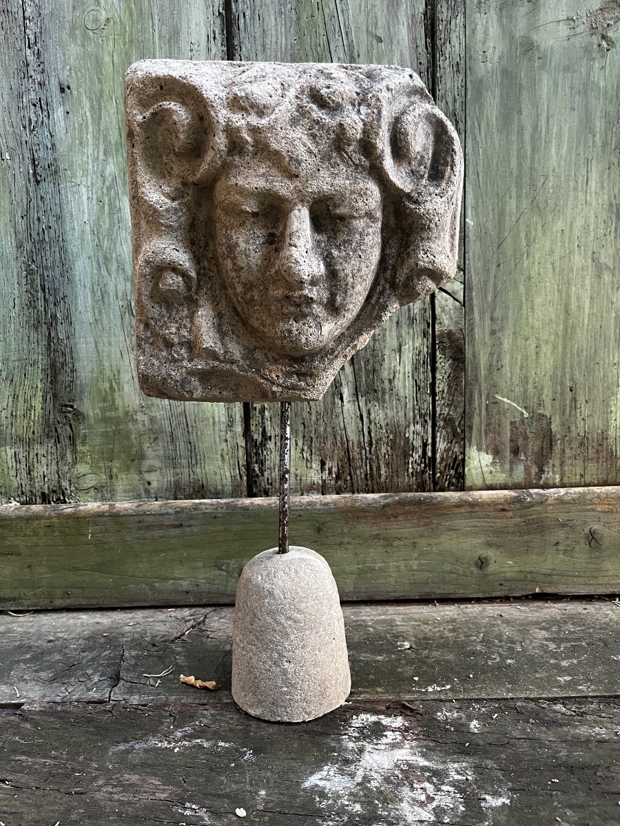 Mascaron en terre cuite . XVIIe / XVIIIe siècle 