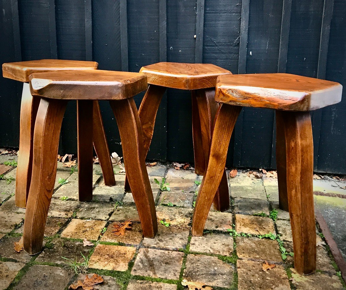 Série De 4 Tabourets En Orme Massifs Dans Le Goût De Pierre Chapo