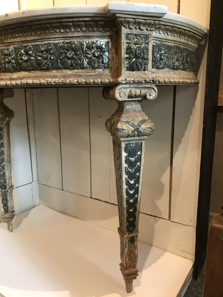 Console demi lune Louis XVI en bois rechampi, travail Français vers 1900