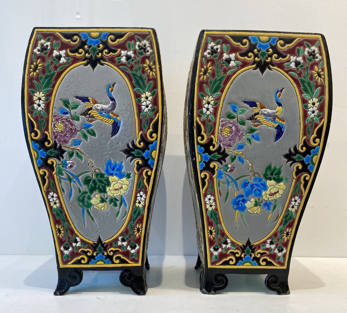 Amédée de Caranza pour Jules Vieillard Bordeaux, paire de vases japonisant motifs émaillés XIX 