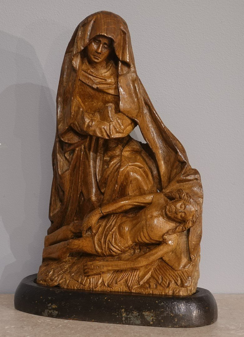 Pietà ou Vierge de Pitié en chêne sculpté début XVI°