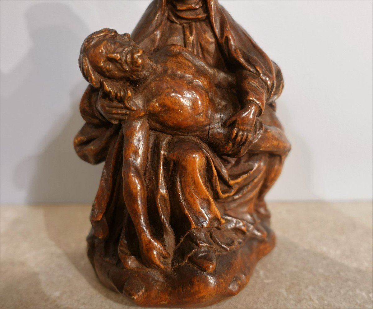 Petite Pietà en noyer d'époque XVII° -photo-3