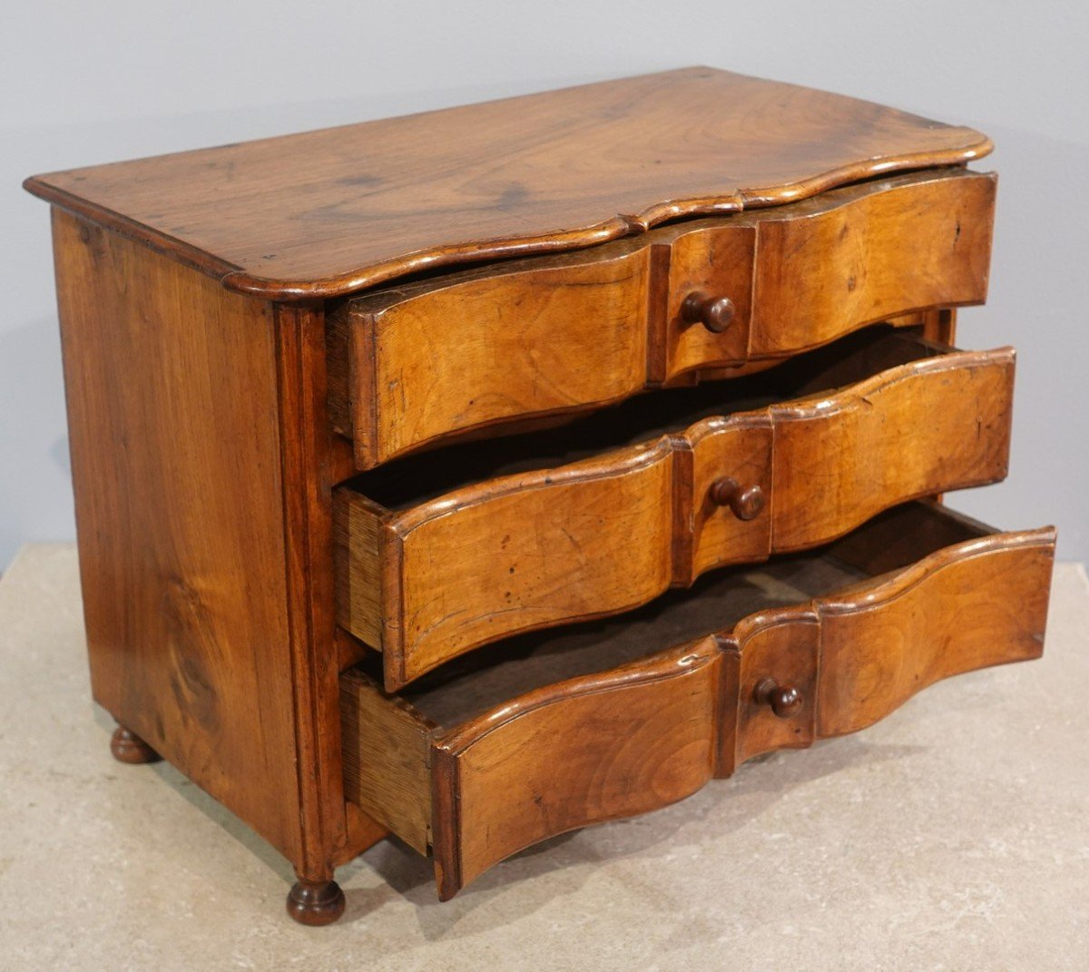 18th Century Walnut Master Chest Of Drawers-photo-1