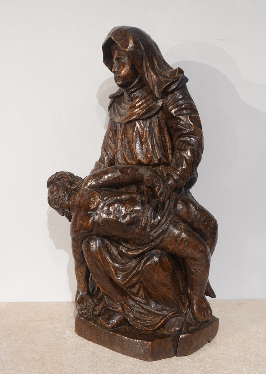 Pietà In Walnut From The 17th Century-photo-2