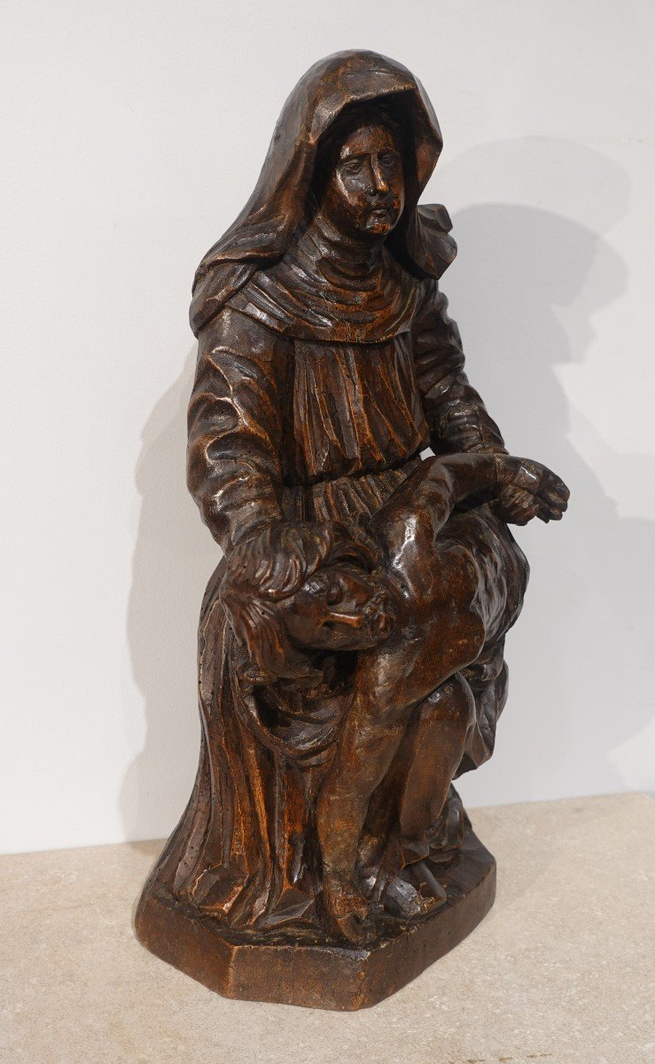 Pietà In Walnut From The 17th Century-photo-3