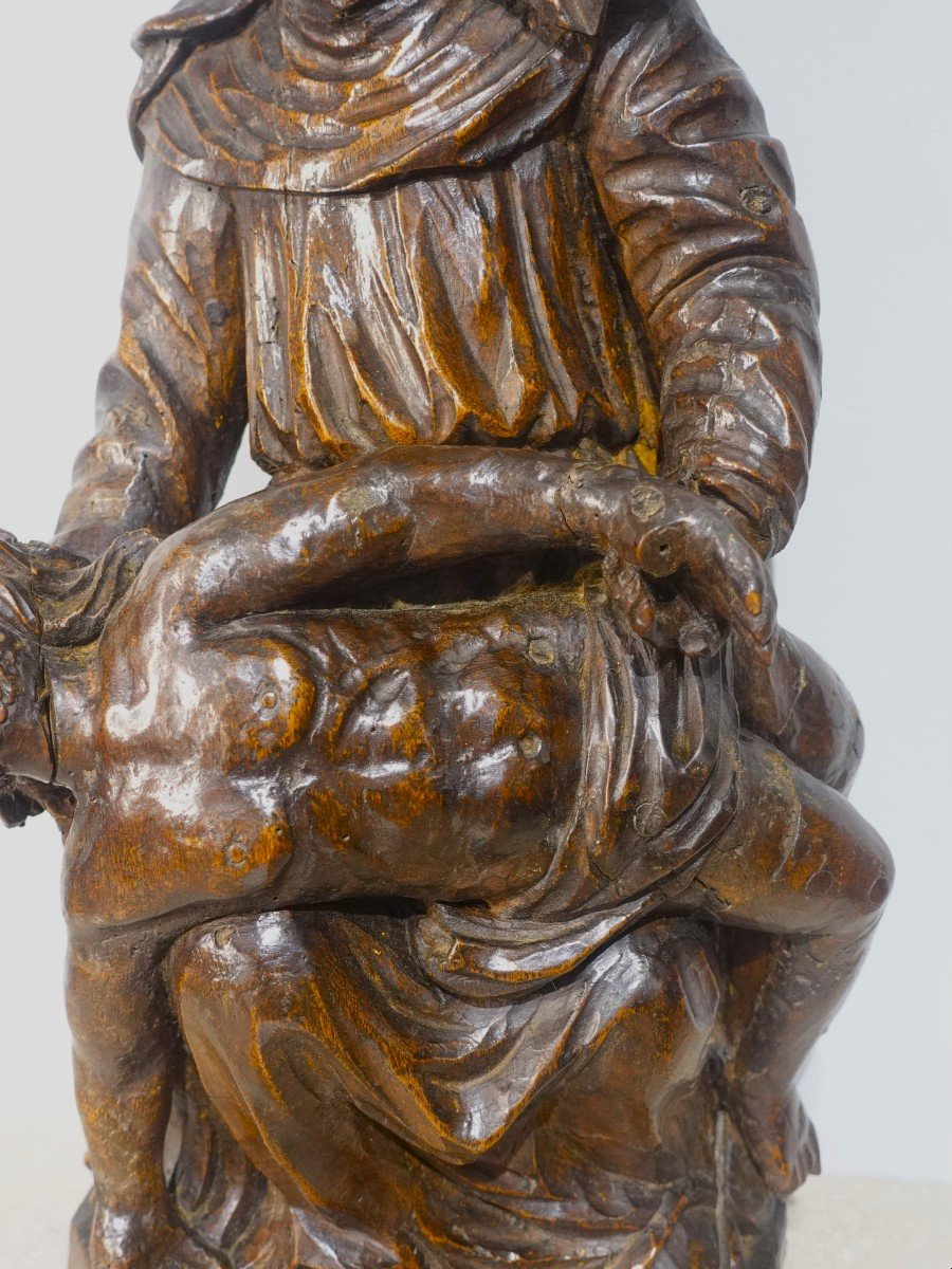 Pietà In Walnut From The 17th Century-photo-2