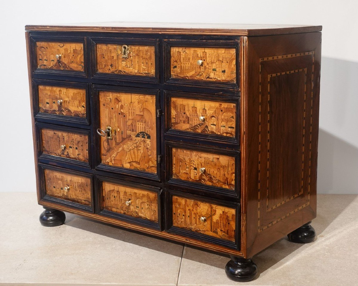 Cabinet de collectionneur en marqueterie – Augsbourg XVII° 