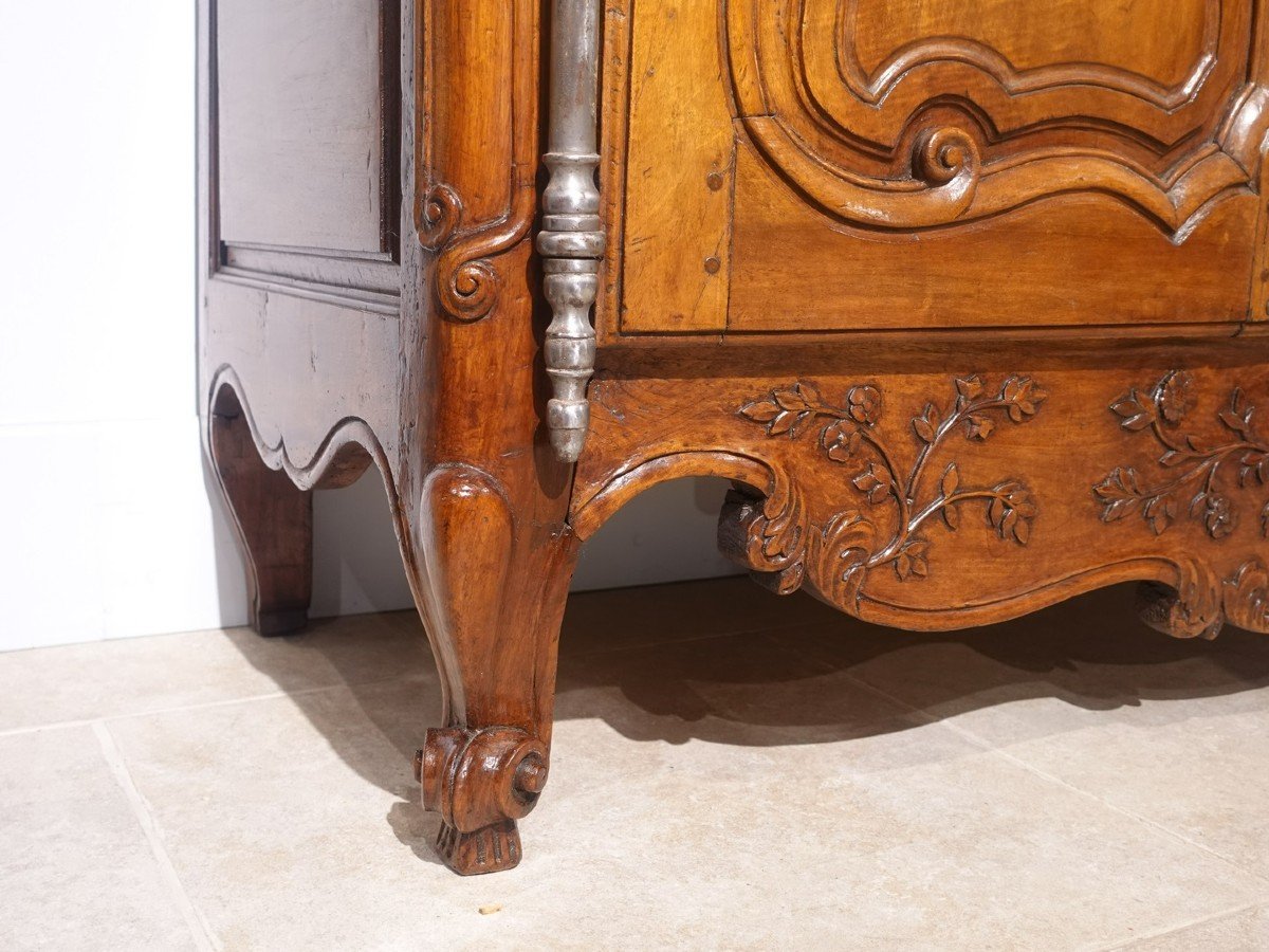 Provençal Walnut Cabinet From The 18th Century-photo-3