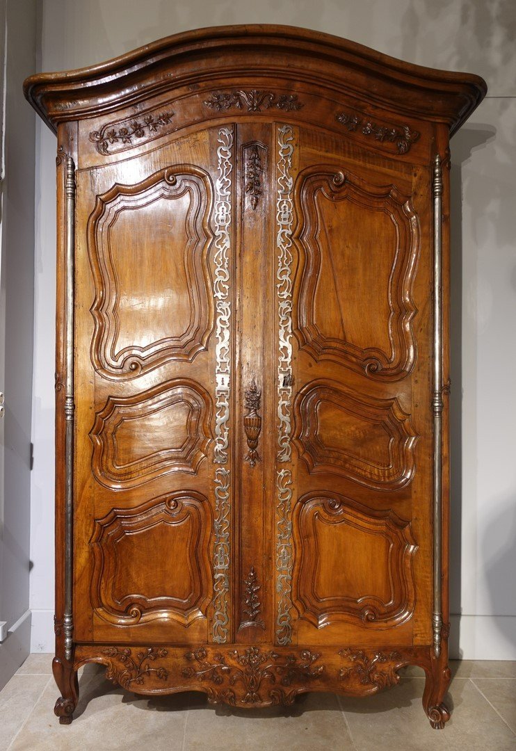 Provençal Walnut Cabinet From The 18th Century
