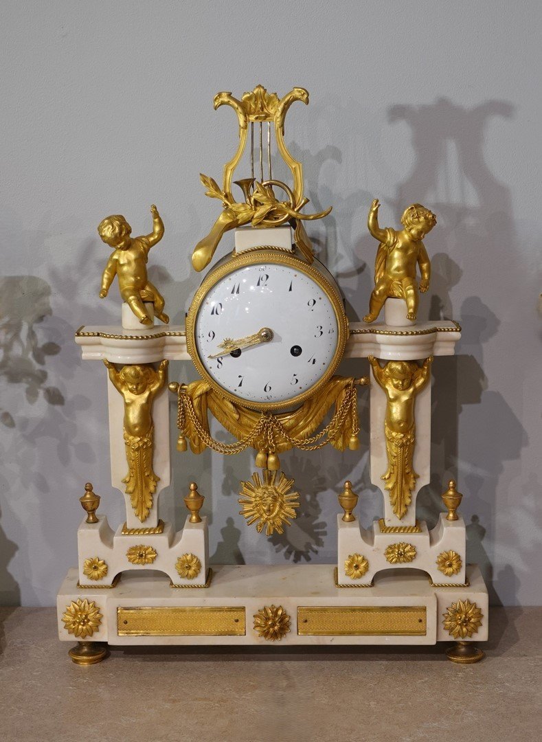 Garniture de cheminée aux Attributs de la Musique d'époque Louis XVI-photo-2