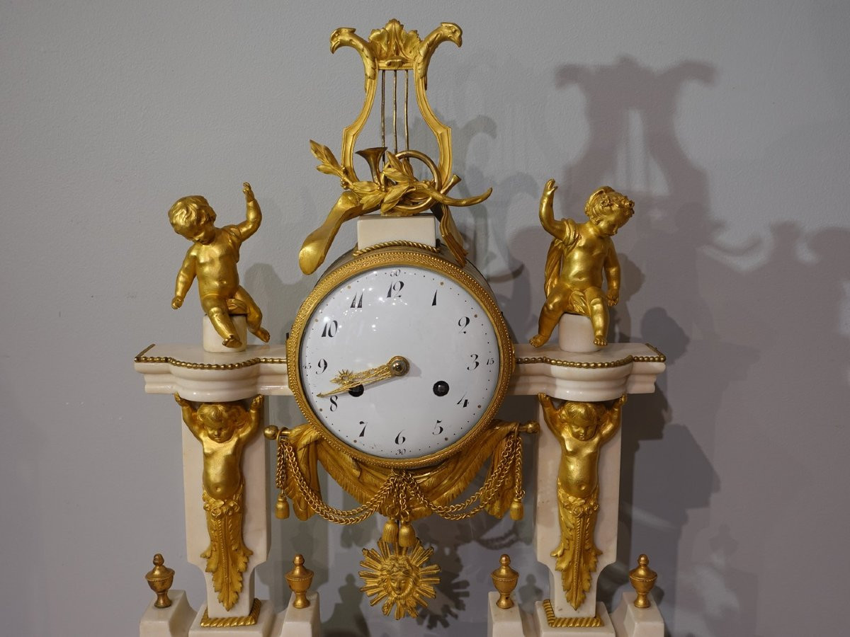 Garniture de cheminée aux Attributs de la Musique d'époque Louis XVI-photo-3