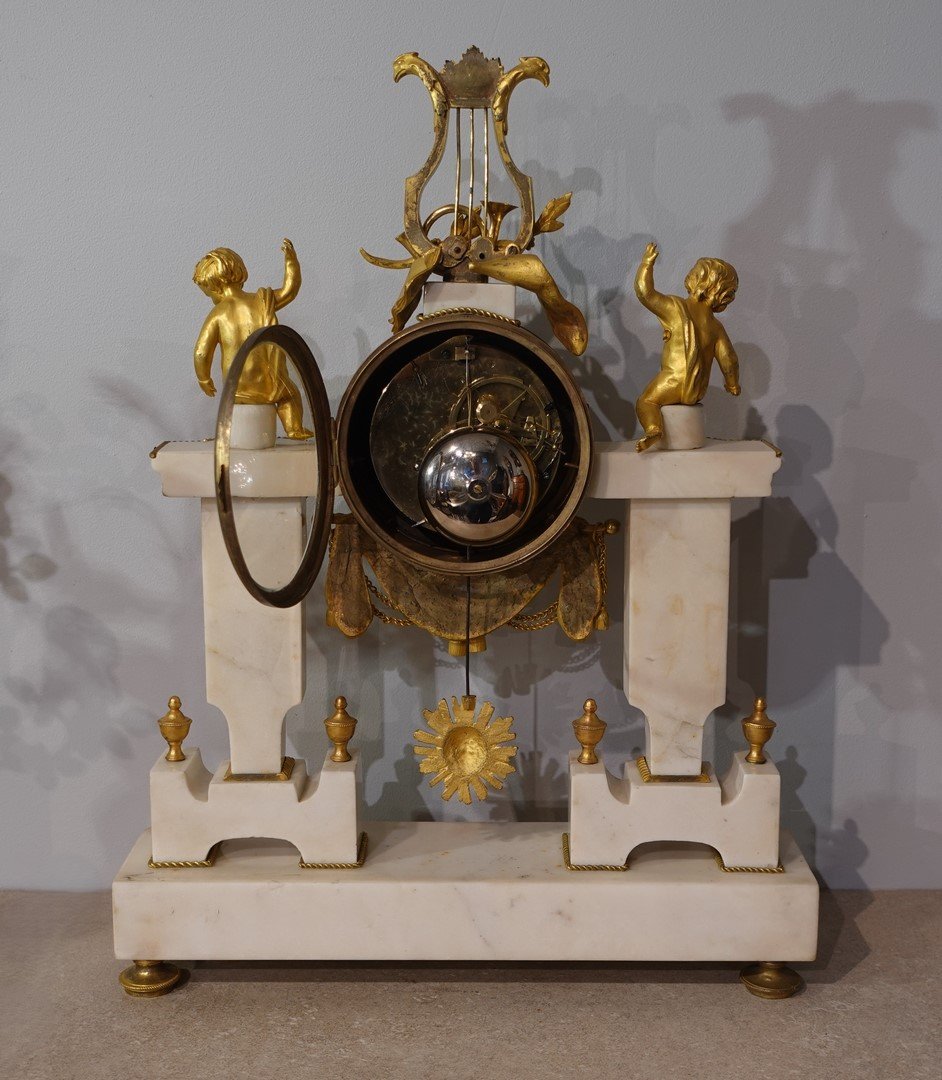 Garniture de cheminée aux Attributs de la Musique d'époque Louis XVI-photo-8
