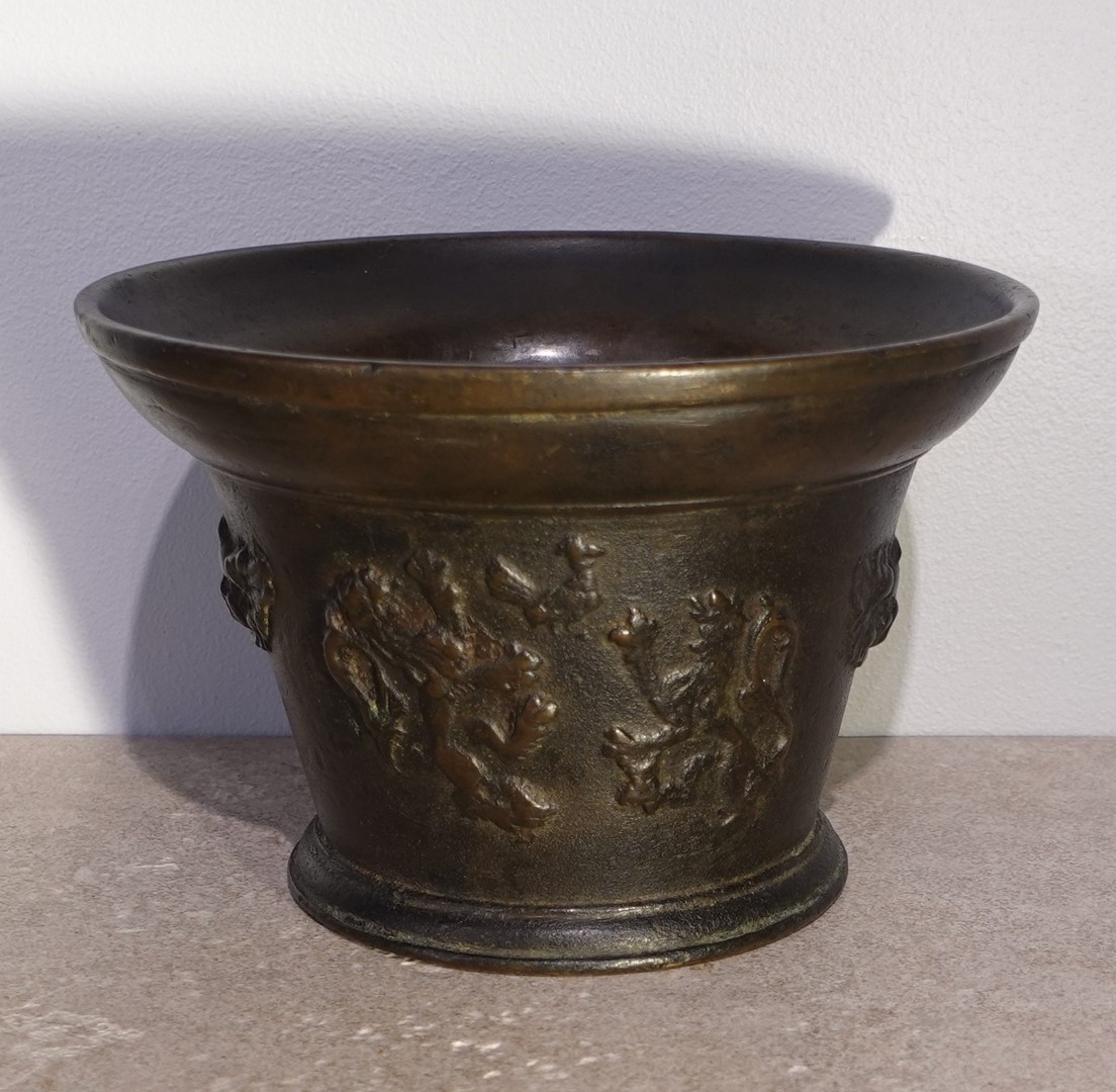 Mortier en bronze - Maître aux Vénus  - Époque XVII°