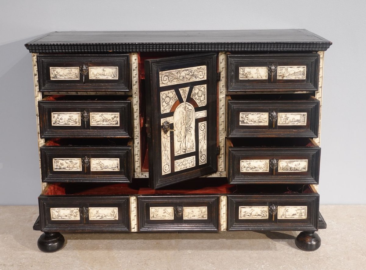 Small 17th-century Italian Cabinet-photo-2