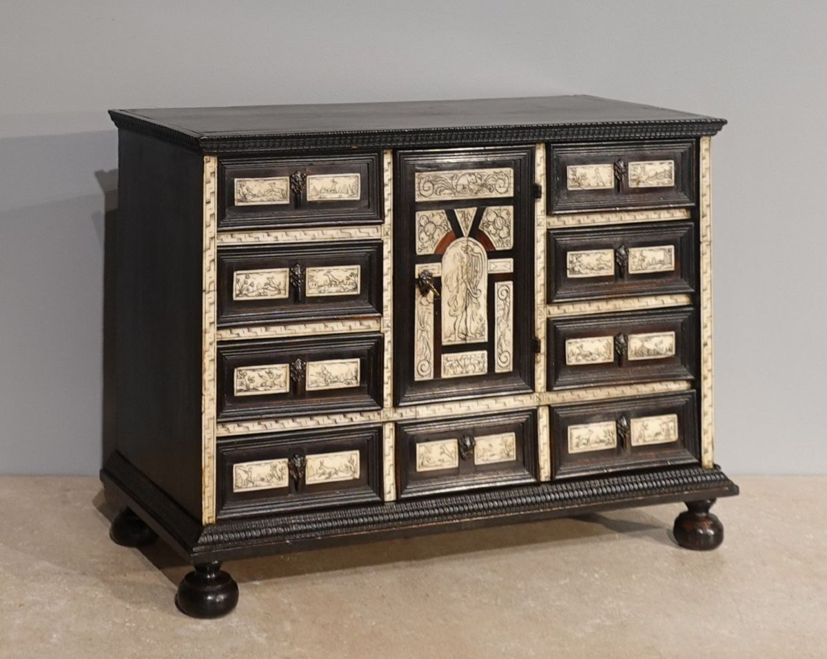 Small 17th-century Italian Cabinet-photo-3