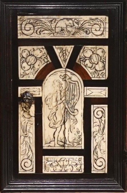 Small 17th-century Italian Cabinet-photo-3
