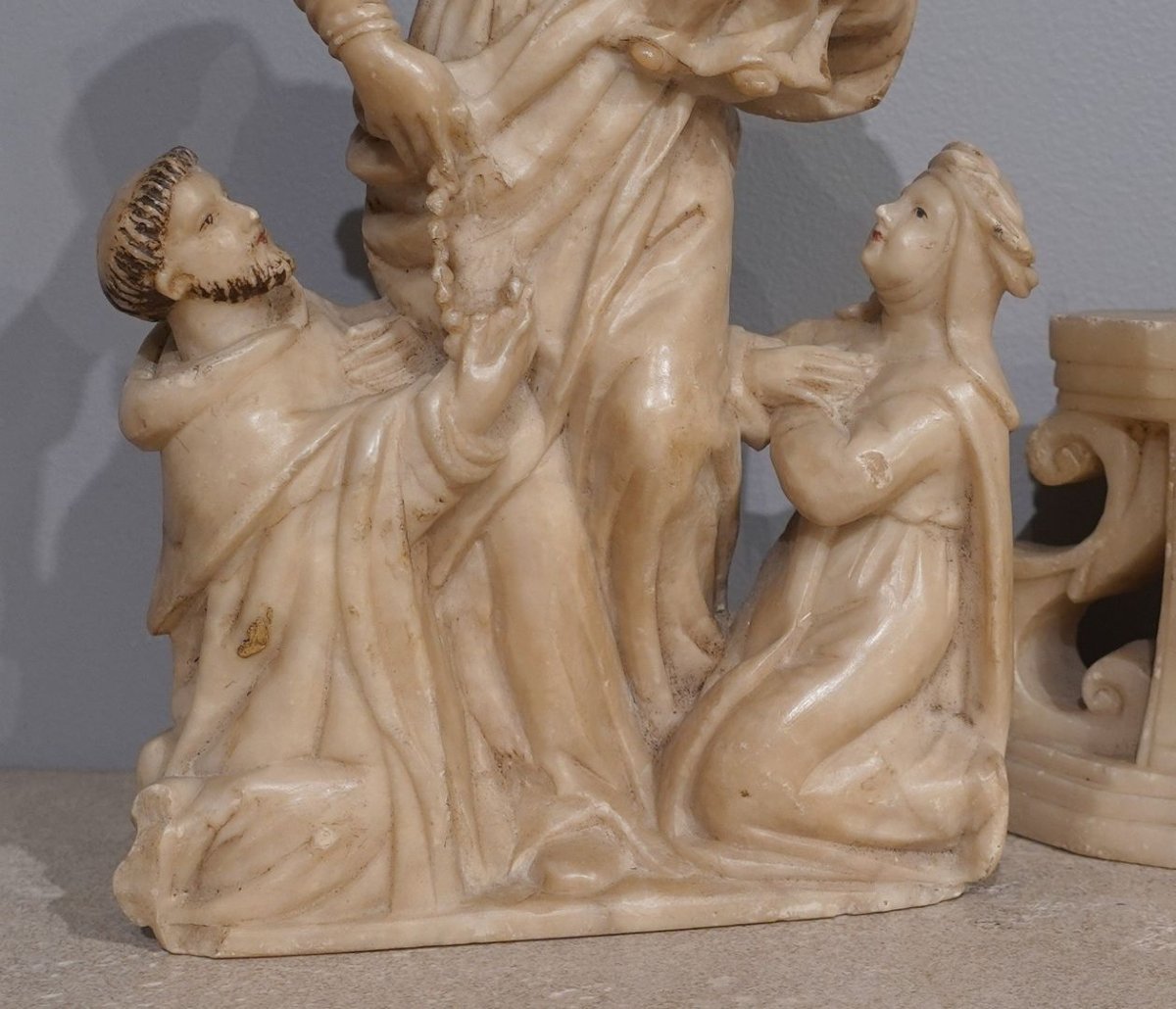 Alabaster Virgin And Child With Two Kneeling Figures (orants) – Trapani, 17th Century-photo-1