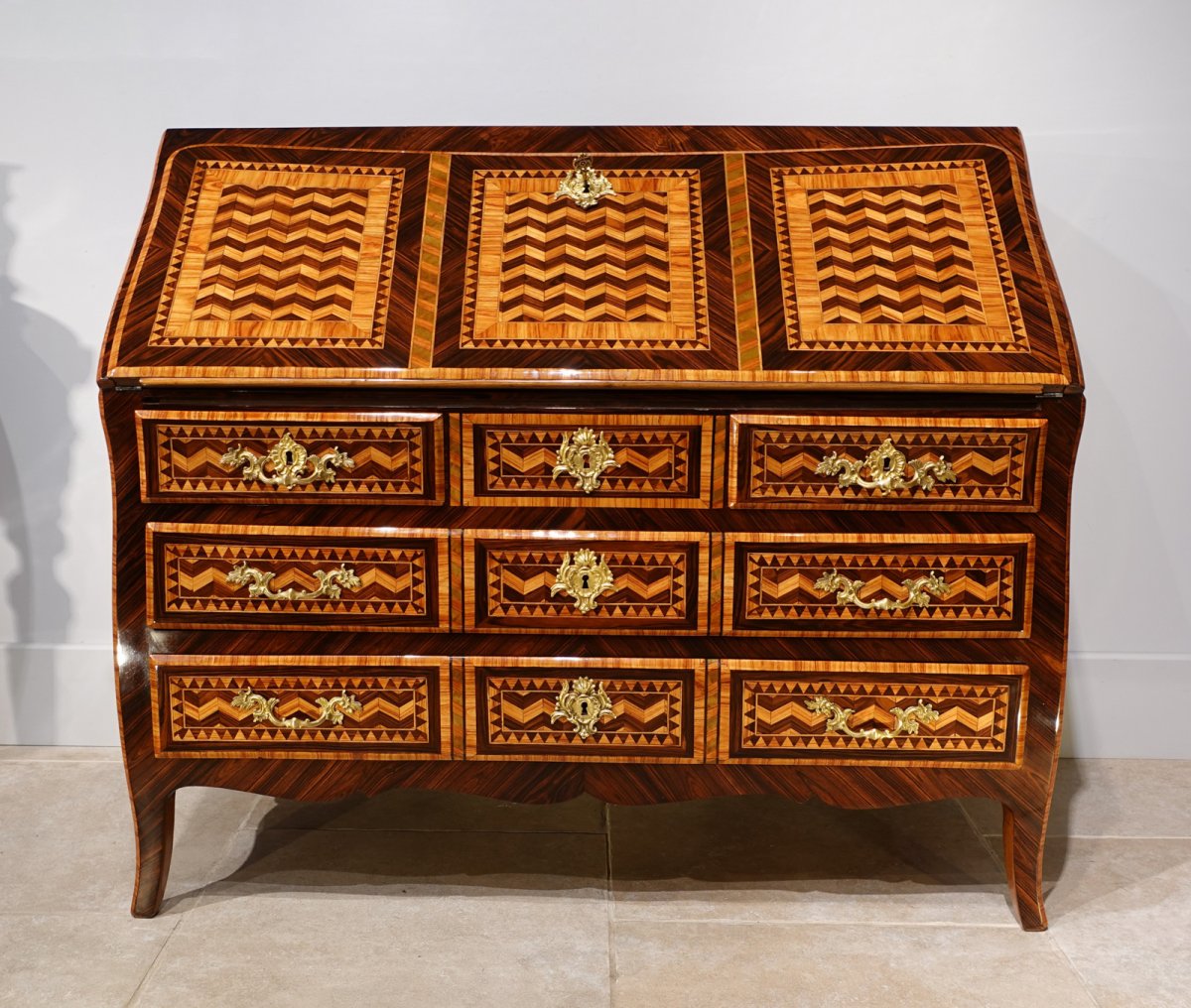 Bureau dos d'âne marqueté d'époque XVIII°