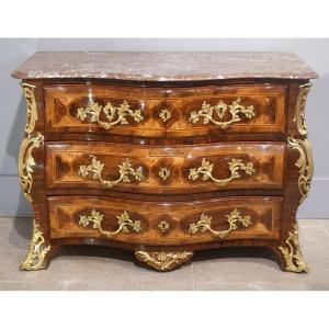 Generously Curved Tomb Chest Of Drawers From The Regency Period