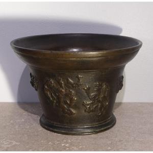Mortier en bronze - Maître aux Vénus  - Époque XVII°