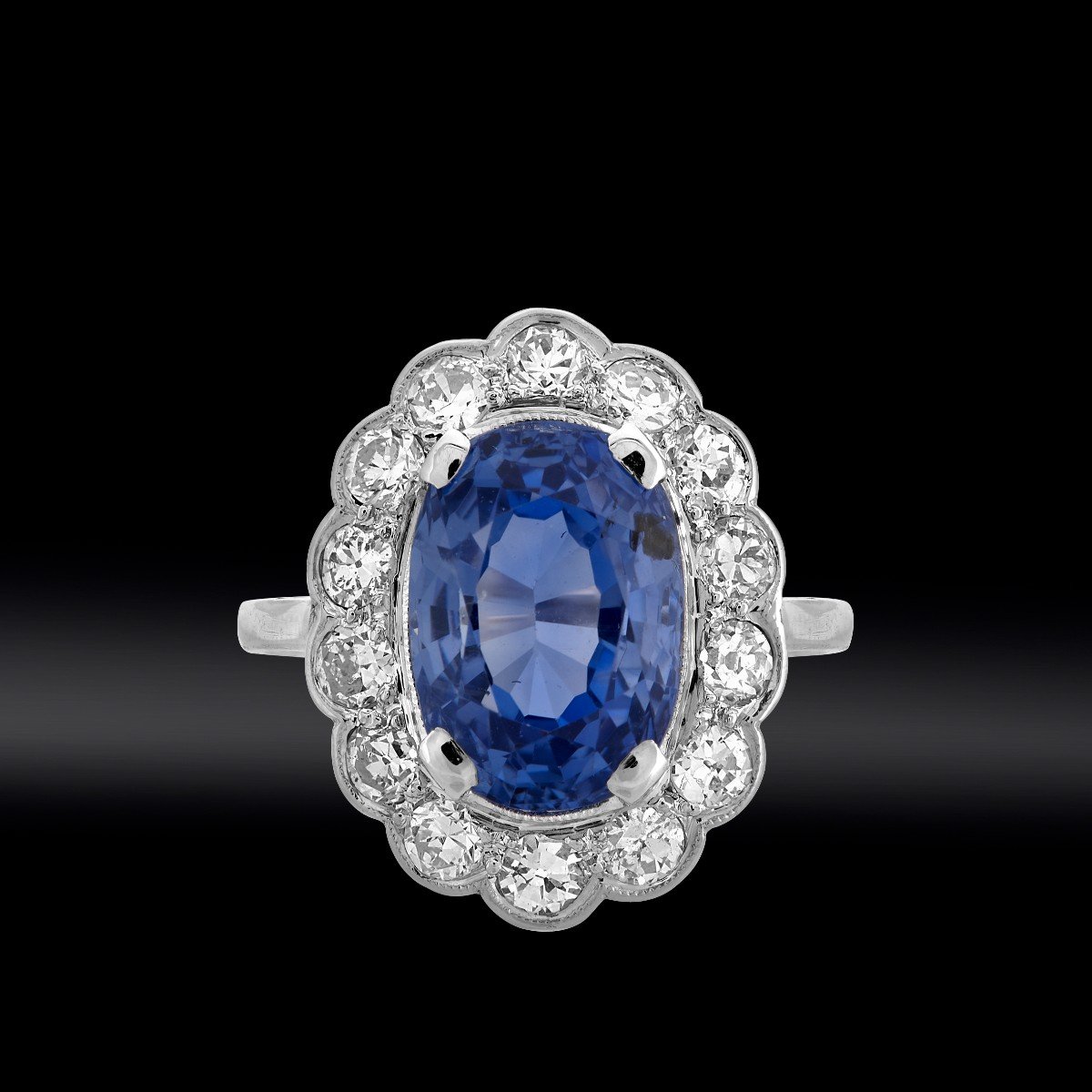 Bague Platine Festonnée Saphir 5,78 Carats Non Chauffé Certifié Et Diamants Vers 1925-photo-2