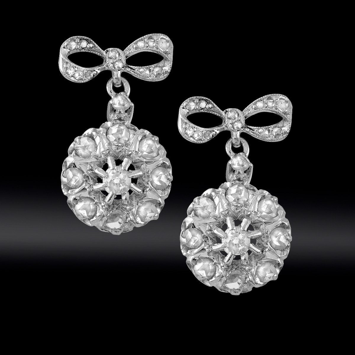 Boucles d'Oreilles Dormeuses Nœuds Diamants Fin XIXe