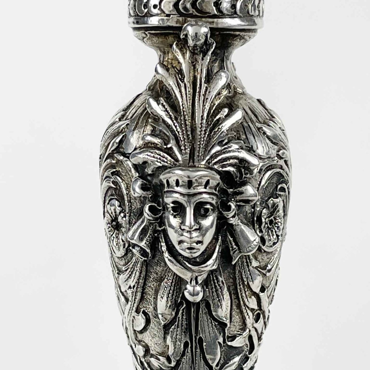 20th Century Pair Of Swiss Silver Candlesticks With Native American Indian Heads-photo-4
