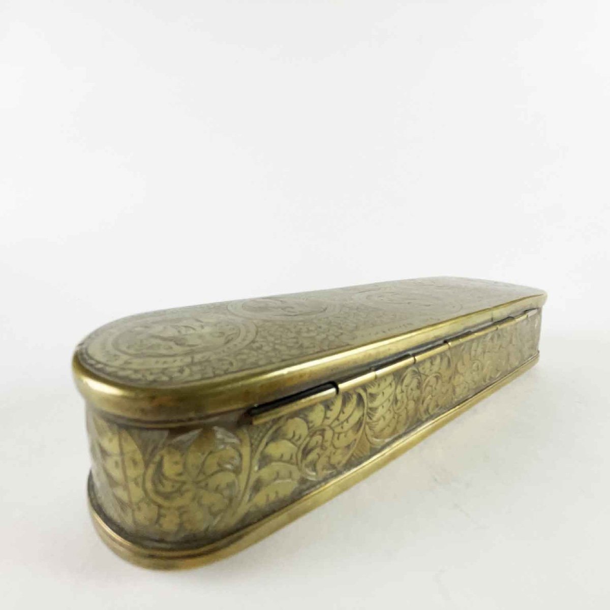 18th Century Dutch Brass Tobacco Box With Figures-photo-3