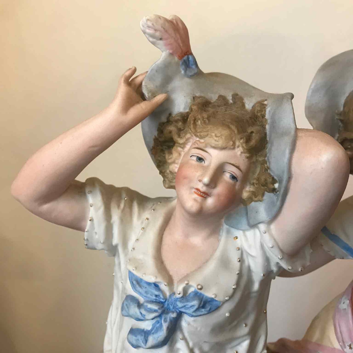 Paire De Sculptures Anciennes En Porcelaine De Biscuit-photo-4