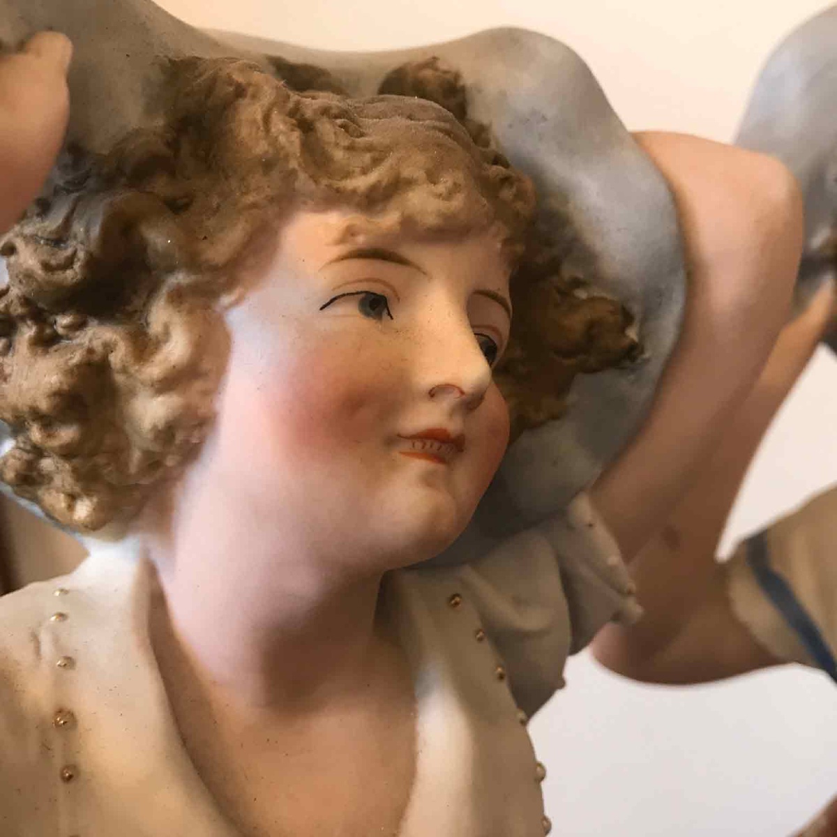 Paire De Sculptures Anciennes En Porcelaine De Biscuit-photo-6
