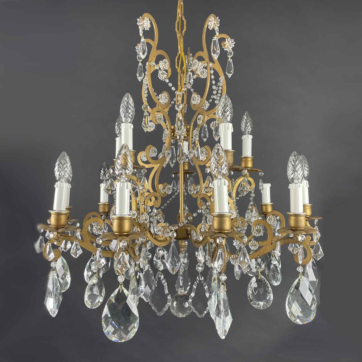 Lustre Italien à Quinze Lumières En Fer Doré Et Cristaux 1950s-photo-2