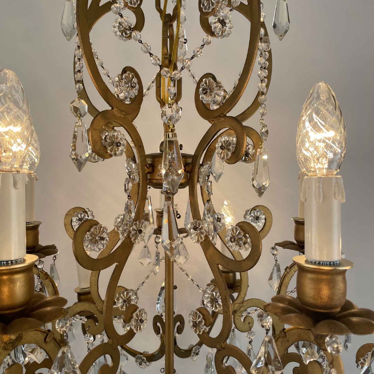 Lustre Italien à Quinze Lumières En Fer Doré Et Cristaux 1950s-photo-5