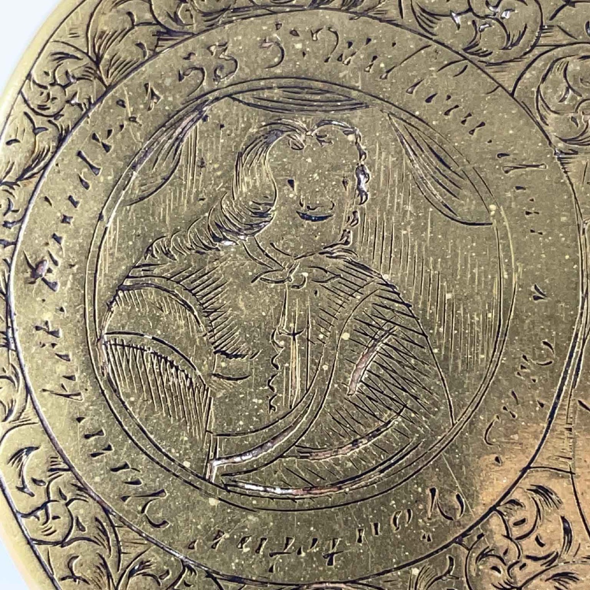 18th Century Dutch Brass Tobacco Box With Figures-photo-5