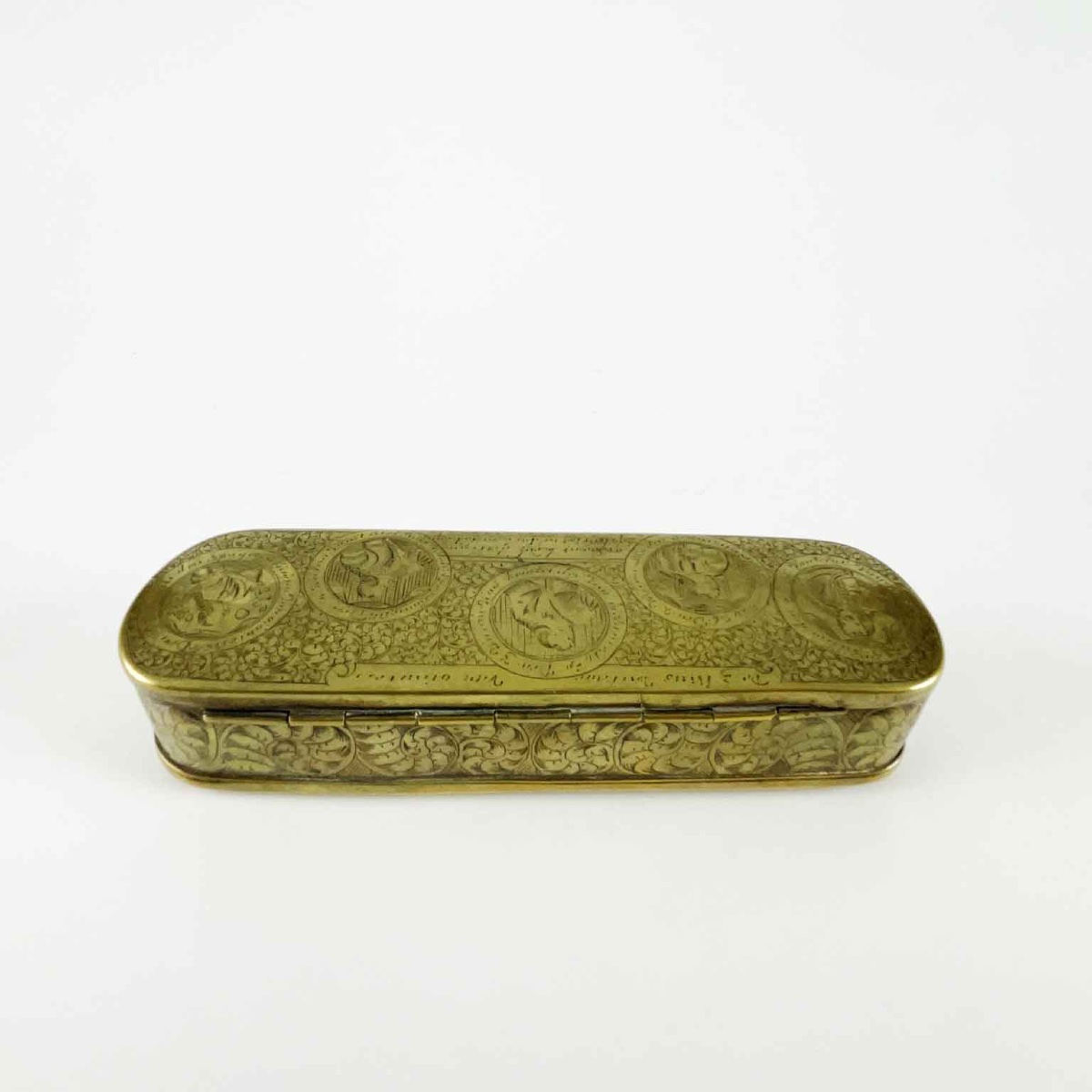 18th Century Dutch Brass Tobacco Box With Figures-photo-7