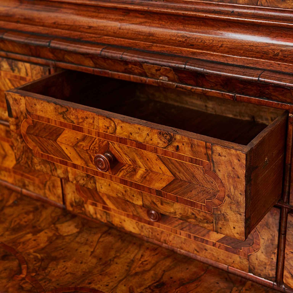 Paire De Commodes à Abattant Italiennes Du XVIIIe Siècle En Noyer Et Racine De Noyer-photo-5