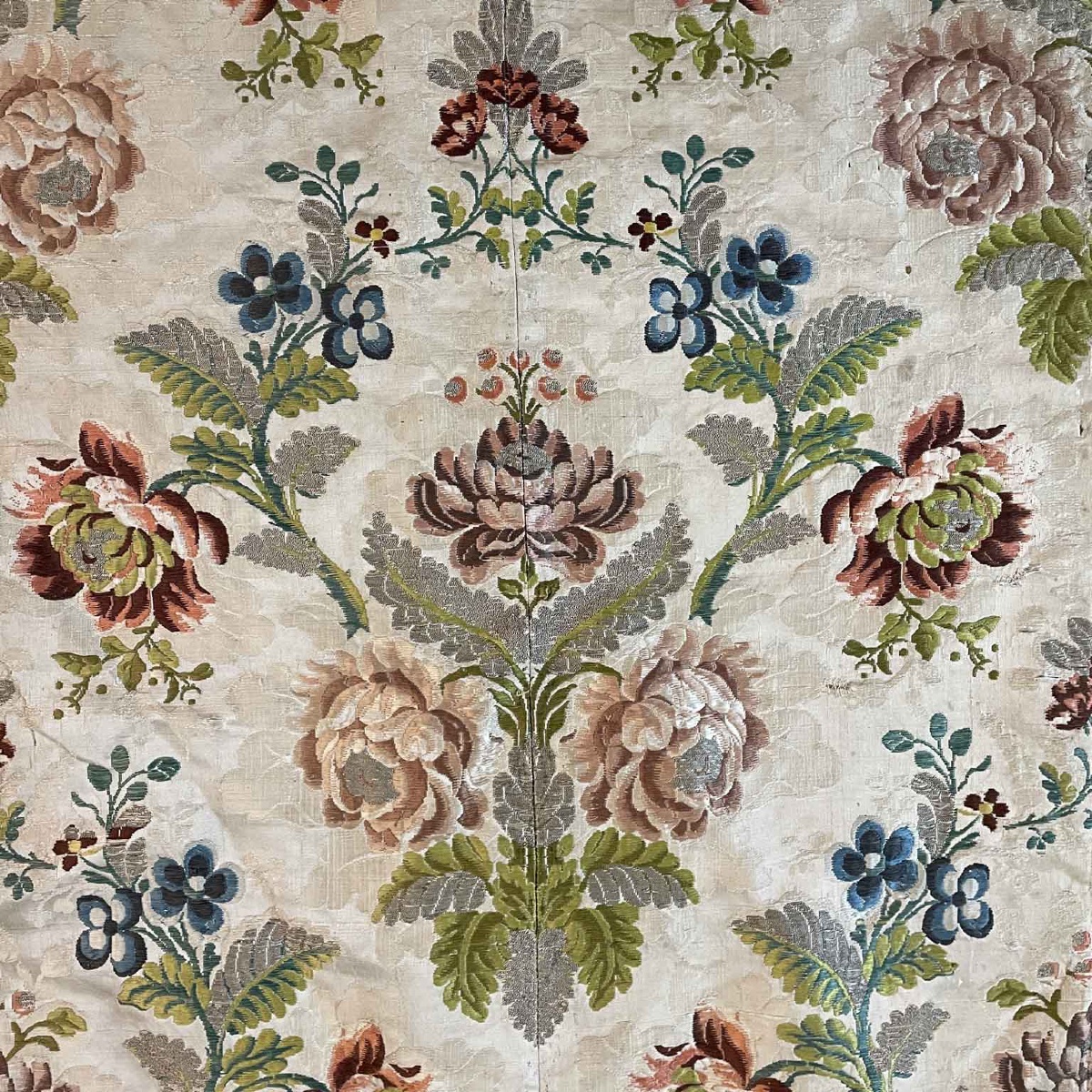 Round Embroidered Tablecloth From The 1700s-photo-2