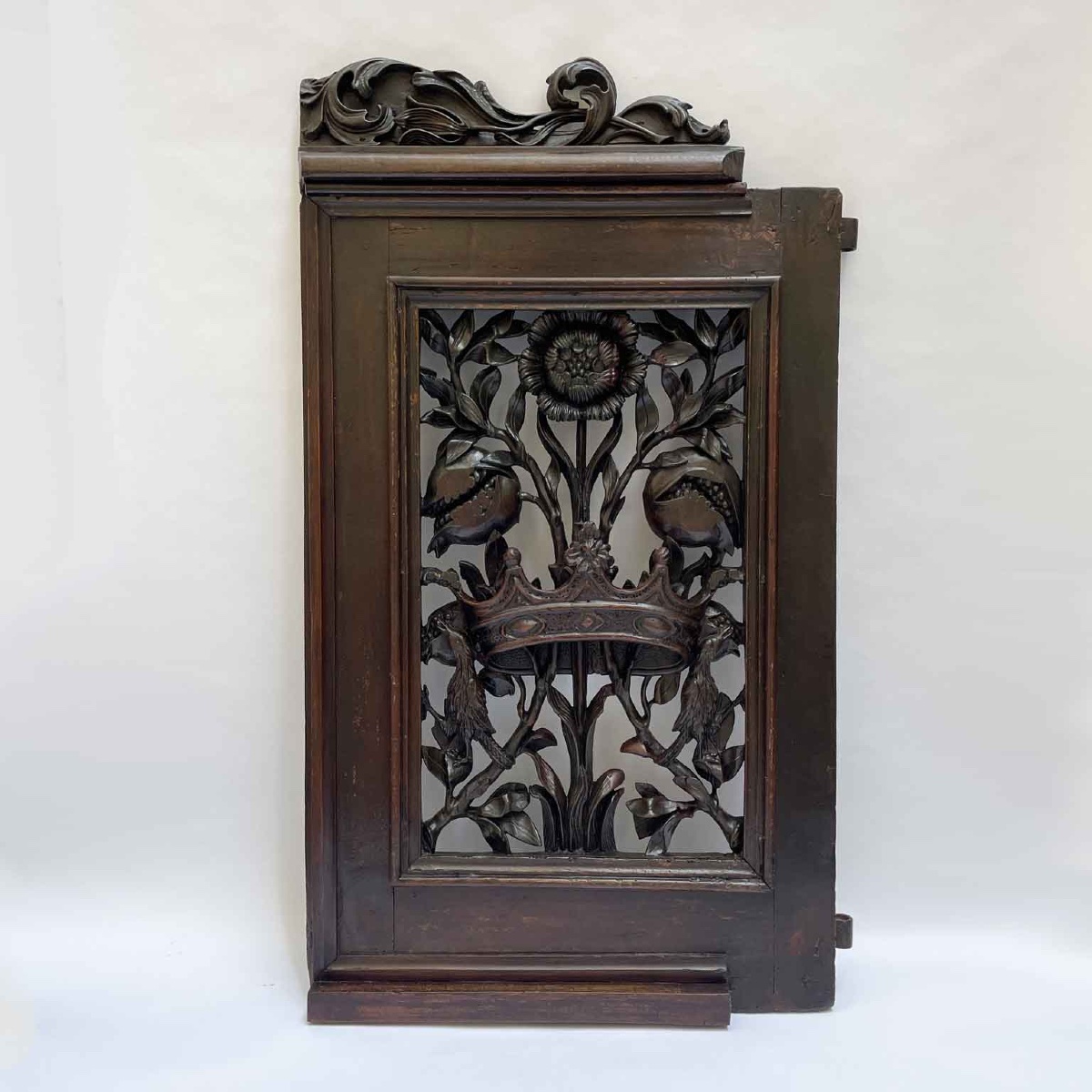 18th Century Italian Carved Walnut Two Door Gate-photo-4