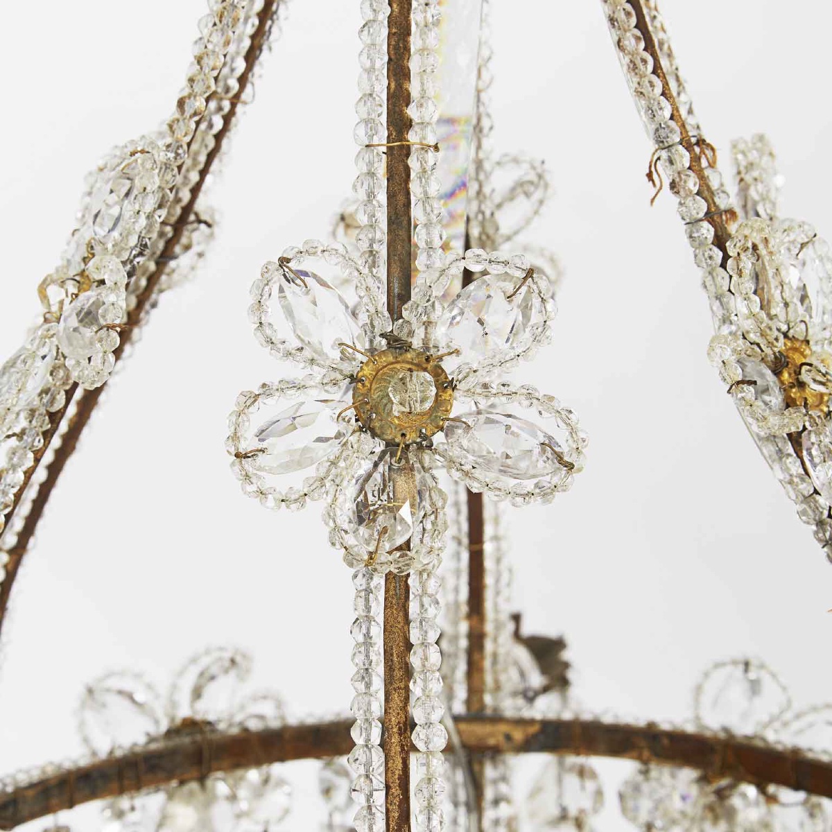 Early 20th Century Italian Beaded Crystal Flower Chandelier With Gilt Buttons-photo-3