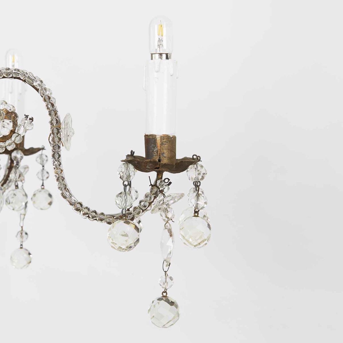 Early 20th Century Italian Beaded Crystal Flower Chandelier With Gilt Buttons-photo-4