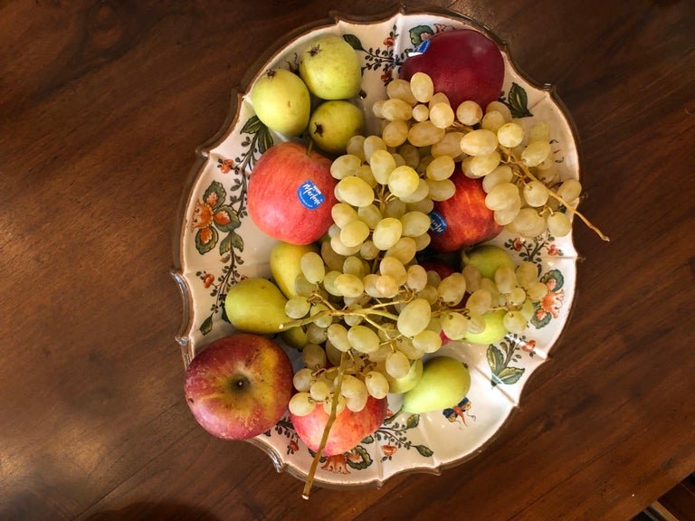 Centre de Table Ovale en Faïence Vénitienne Antonibon avec Décor  Rocaille aux Fruits 1750-photo-1
