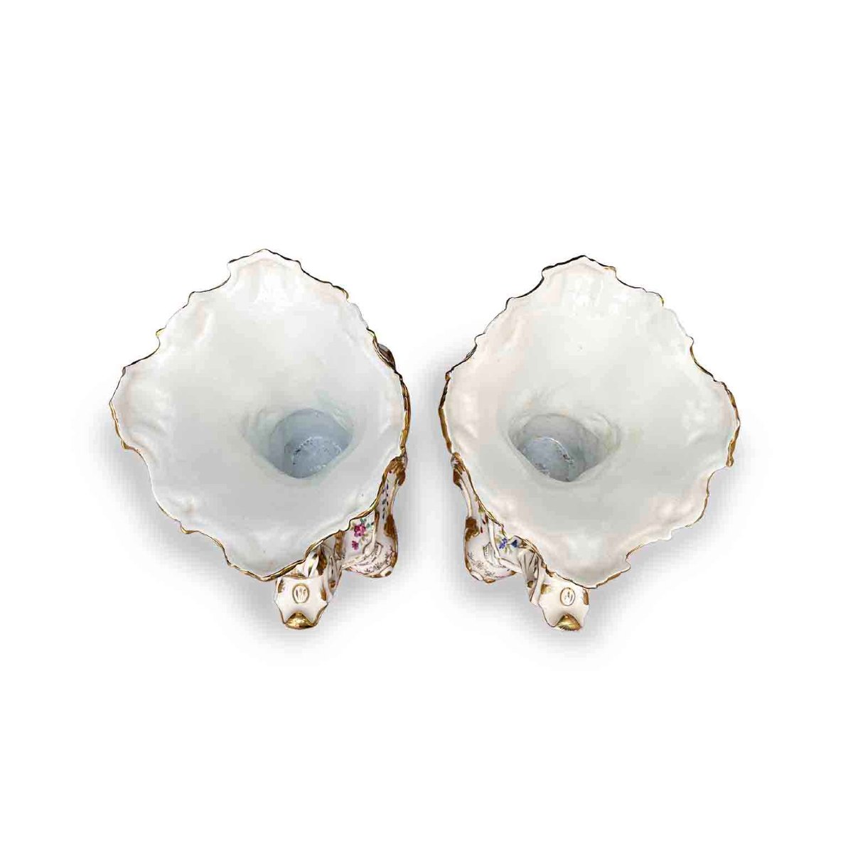 Paire de vases en forme de corne d'abondance en porcelaine  fin du XIXe siècle-photo-1